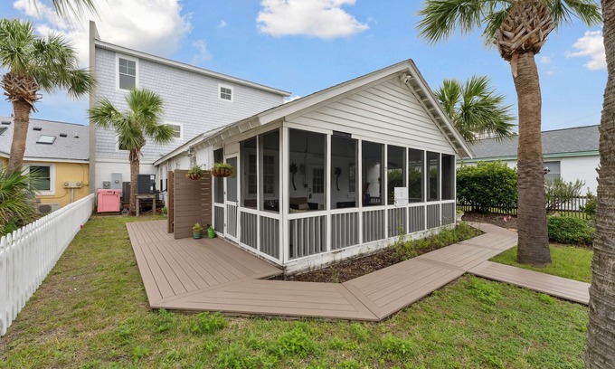 Tybee Island House | Cute 2br/2ba Lighthouse View Cottage ~Walk to the beach