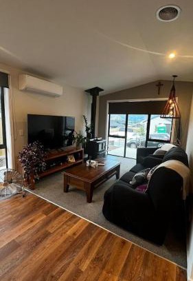 Kawarau Falls House | Cute Abode on Shepherd Road - Pet Friendly 3 Bedroom House