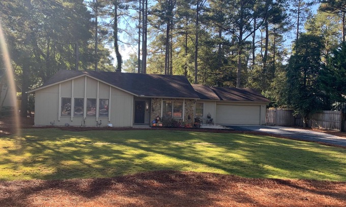 Pinehurst House | Cute and Comfy Home in Pinehurst - Perfect for families/golf weekend! Ping-pong!