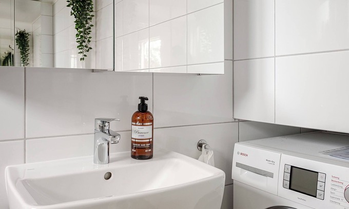 Tyreso Cabin | Cute and Cozy Guesthouse near Water