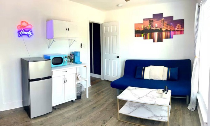 Windsor Hills Apartment | Cute And Cozy Modern Guesthouse