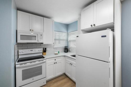 Madeira Beach Apartment | Cute and Cozy Unit- John's Pass - Surf Song #211