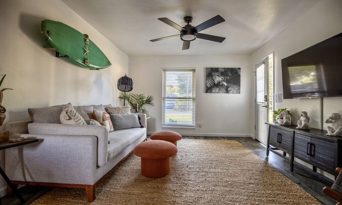 El Centro Beach Apartment | Cute apartment close to Frank Brown park, pier park, and 5 blocks from the beach