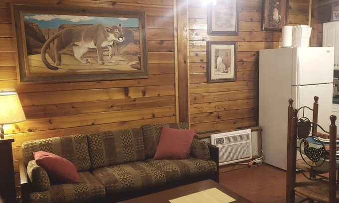 Greenville - Spartanburg Cabin | Cute Farm in law suite on Saluda River.