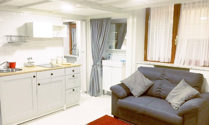 Salerno Apartment | Cute Parmenide - Bilevel Studio Apt near the beach