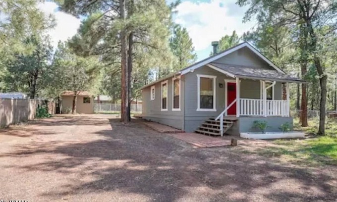 Pinetop-Lakeside House | Cute Rainbow Lake home w/fenced yard for pups! WiFi, well established rental!