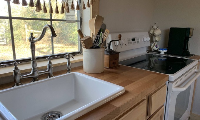 Carmine Bed & Breakfast | Cute & Relaxing Carmine Railroad Cottage on 10.5 acres.