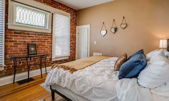Central Boulder Condo | Cute Victorian! Walk to Pearl/WiFi/King/Parking