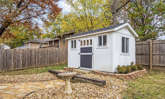 South Kansas City Cottage | Cutest Cottage in the Heart of Waldo