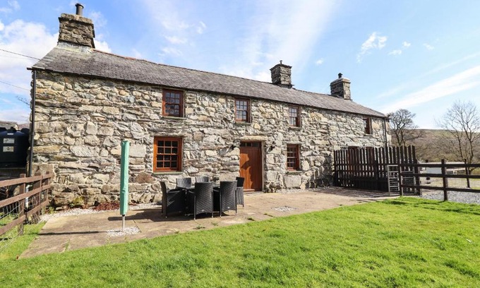 Llanbedr House | Cwm Yr Afon Mawr