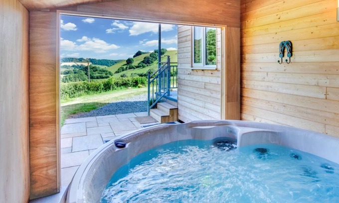 Brecon Ski Chalet | Cwmachau - Tynant in Lower Chapel
