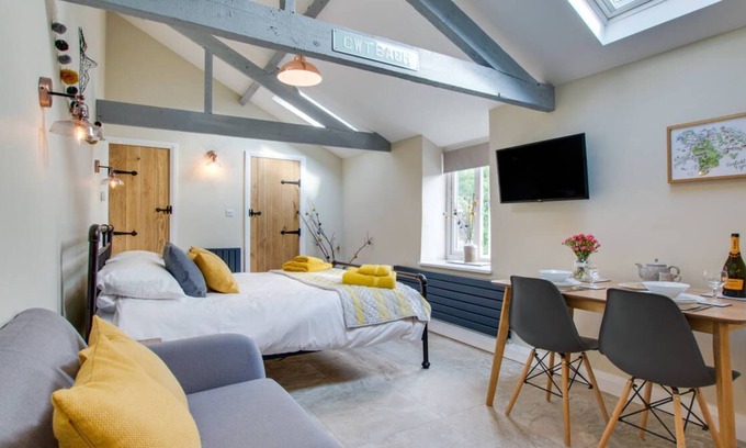 Llannefydd House | Cwt Bach in the beautiful Abergele