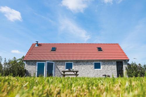 Ee House | Cynnewille