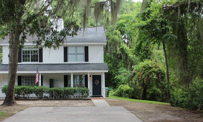 Port Royal House | Cypress Wetlands Views - 2 King - 3 Twin - 5 Minutes to Parris Island!