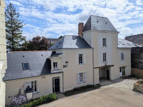 Saint-Saturnin-sur-Loire Hotel | Dépendance Château de saint Saturnin sur Loire