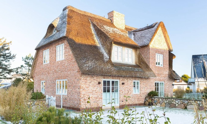 Wenningstedt-Braderup House | Düne 22 Hausteil 2 - Hausteil Unter Reet im Eg/ug/og ca. 183 m² Nutzfläche,2 Parkplätze