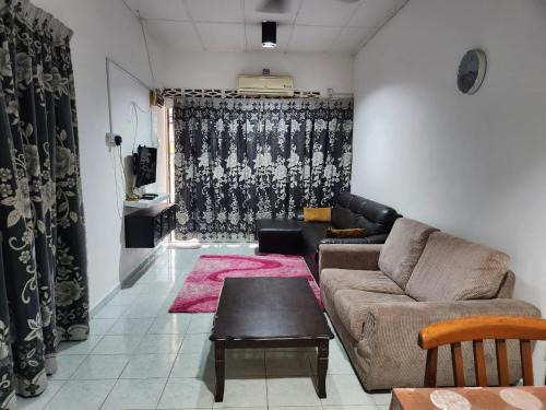 Banting House | D'Haja 6 KLIA Sepang with 3 AC & FREE Wi-Fi