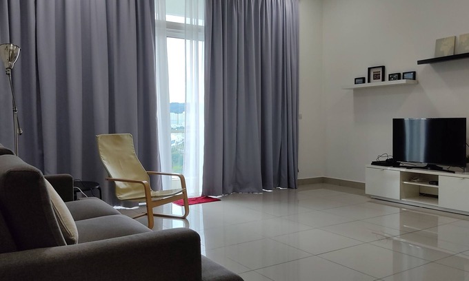 Kampung Batu Maung Apartment | D Paradise 1 with High Speed Wifi & Amenities