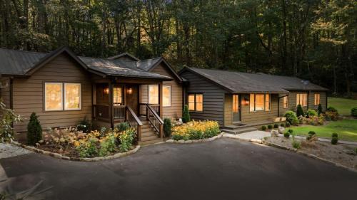 Highlands House | Dahlia House, 3 BDRM Walk To Town