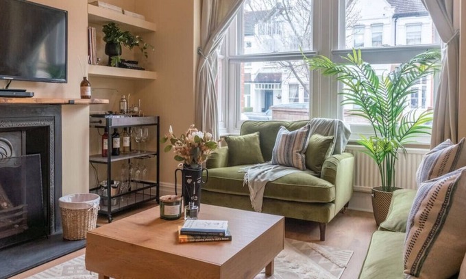 Furzedown House | Dahomey · Beautiful 4 bed interior designed family home