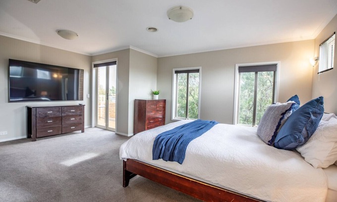 Ocean Grove Apartment | Daintree Family Getaway- Beach, Aircon,