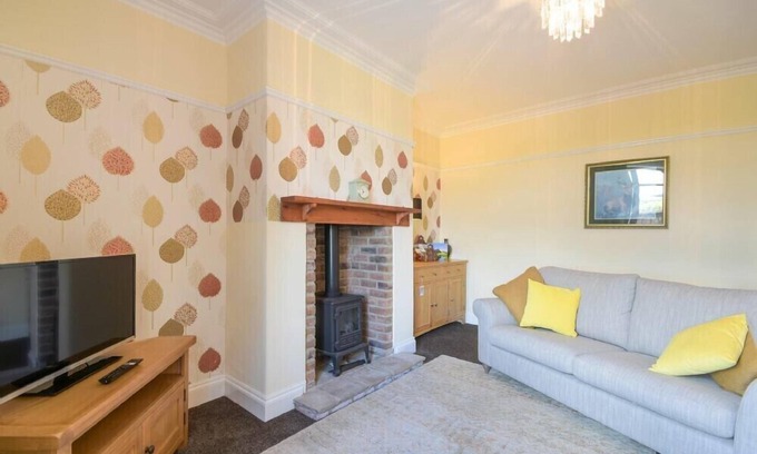 Woodhorn Cottage | DAIRYMAN'S COTTAGE, with a garden in Amble