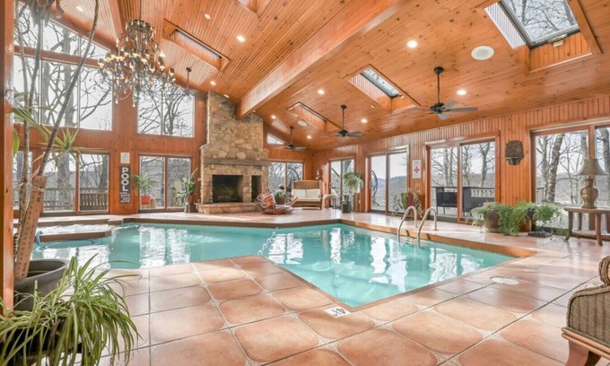 South Bloomingville House | Daisy Glen Retreat: Private indoor pool in Hocking Hills