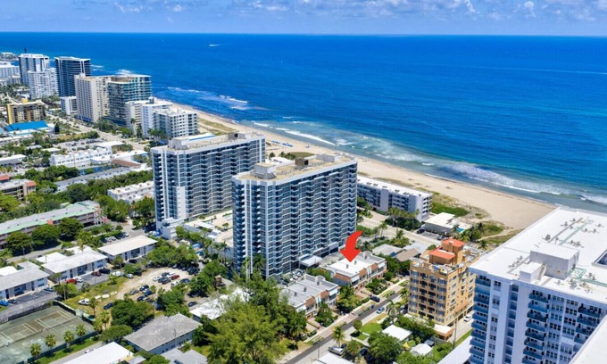Pompano Beach House | Daisy Townhouse Villas Step from the beach
