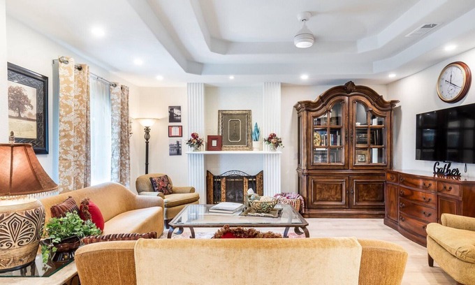 Northwest Dallas House | Dallas Flair House-Love Field-Midway-Hollow, Uptown close by