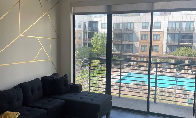 Downtown Dallas Apartment | Dallas Loft-Your getaway home