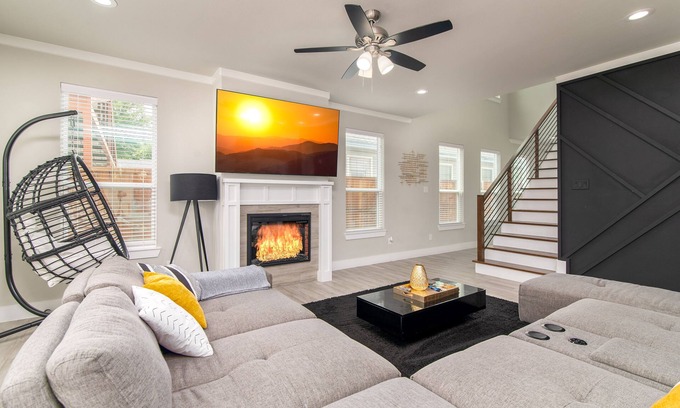 West Dallas House | Dallas Luxury New Build Great For Large Large Groups
