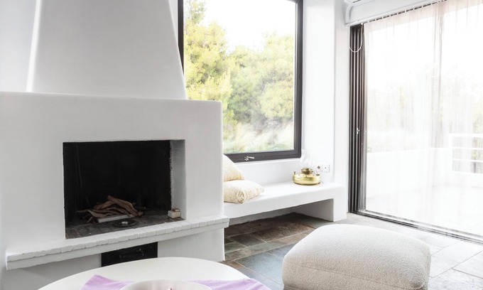 Vouliagmeni Apartment | Danae's ArtnVouliagmeni