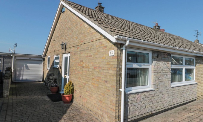 Bridlington House | DANESCROFT, pet friendly, with a garden in Bridlington