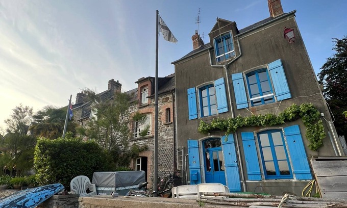 Saint-Suliac House | Dans L'un des Plus Beaux Villages de France, les Pieds Dans L'eau