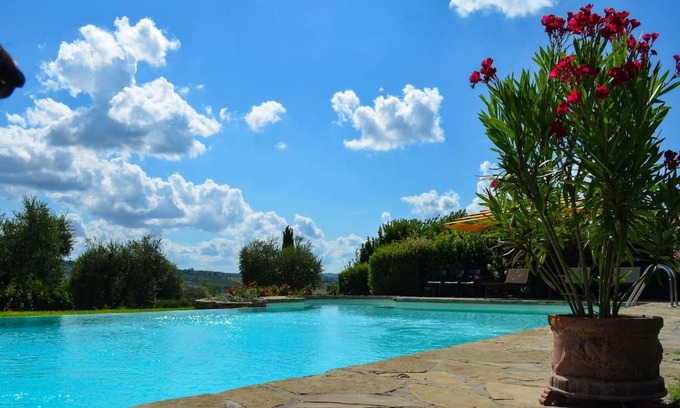 Scandicci House | Dante Country House - Casa con Piscina Privata e Jacuzzi tra Firenze e Chianti