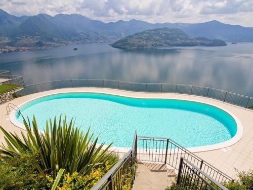 Parzanica Apartment | Dante with spacious balcony and Lake view