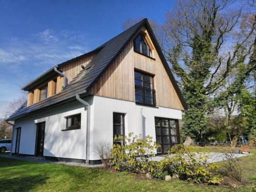 Ostseebad Ahrenshoop Apartment | Darßer Strandgut - Haus Ahrenshooper Holz