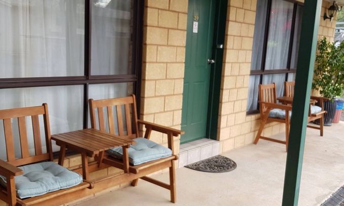 Bourke Hotel | Darling River Motel