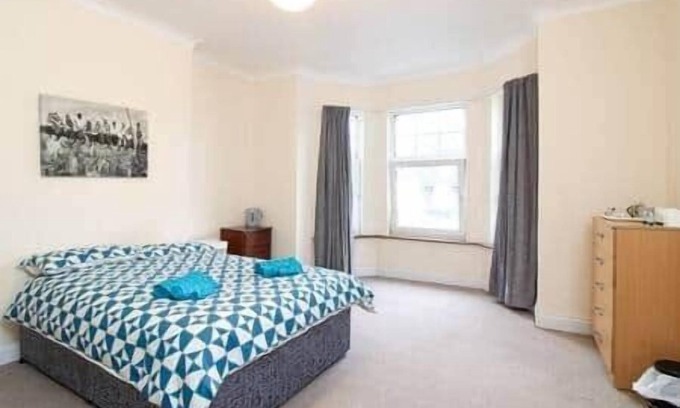 Shirley House | Darwin road guest house room 2