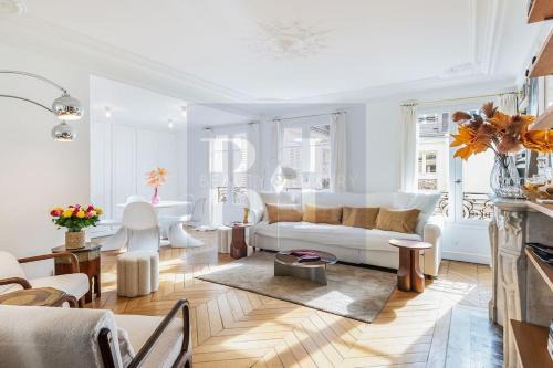 Quartier de la Monnaie Apartment | Dauphine Saint Germain 6th arr 2bedrooms