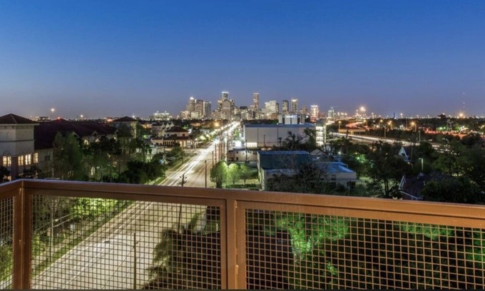 MacGregor Apartment | DAVANI|Great view of Medical Centre|Houston