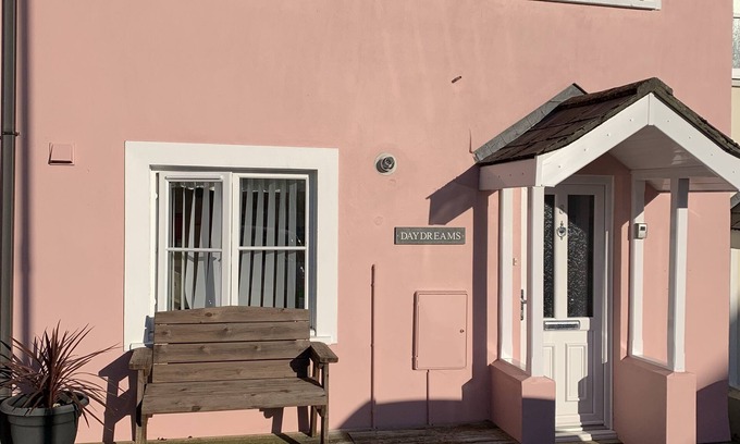 Saundersfoot House | Day Dreams - a 3 Bed House Close To Saundersfoot Village Centre (With Wi Fi)