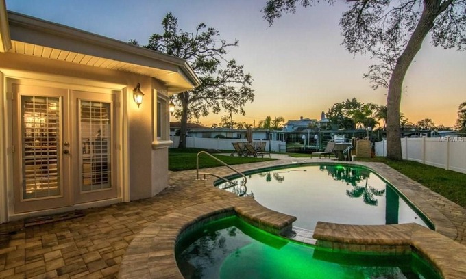 Anona House | Day's By The Bay-Largo.LIVE the DREAM.LUXURY