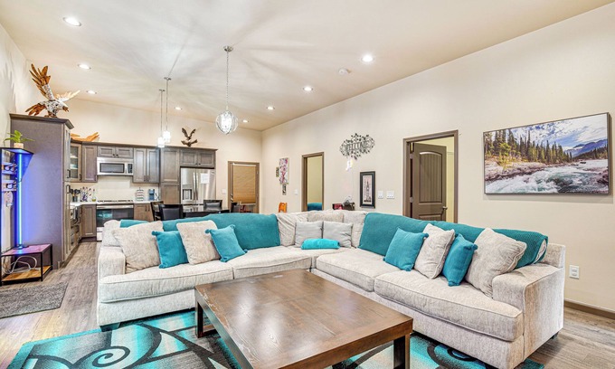 Prairie Ridge House | Day trip to Snoqualmie! Lakefront Home w/Hot Tub