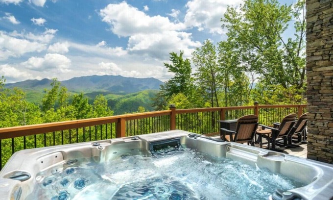 Gatlinburg Cabin | Dayna's Star Gazer Hot Tub