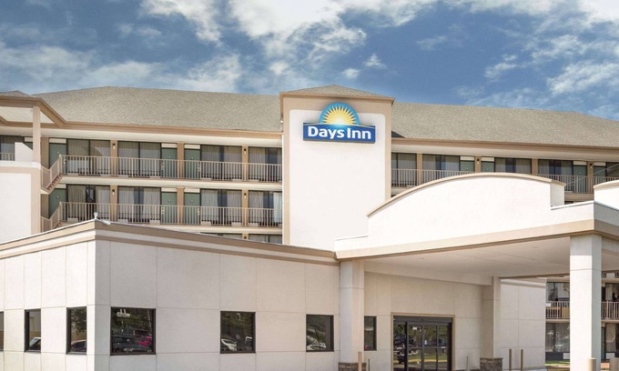 Columbus Hotel | Days Inn by Wyndham Columbus-North Fort Moore