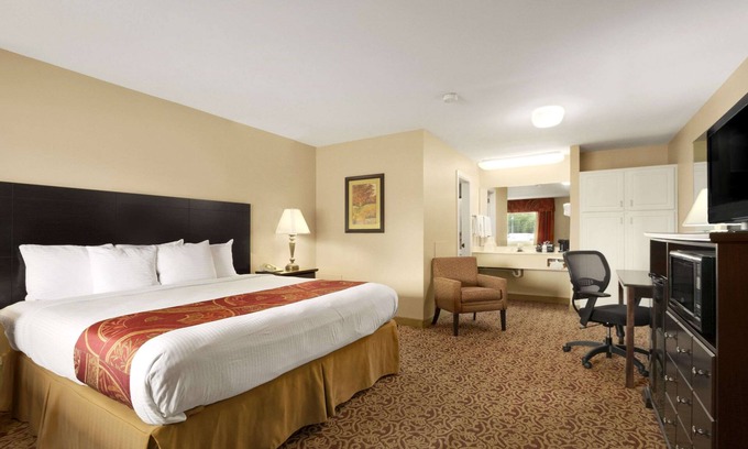Alexander City Hotel | Days Inn by Wyndham Alexander City