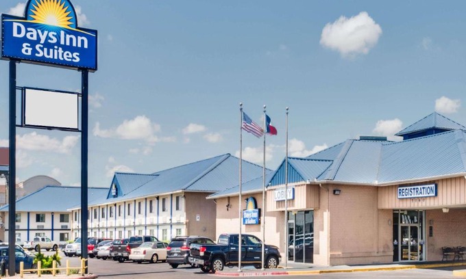 Bonanza Hotel | Days Inn & Suites by Wyndham Laredo