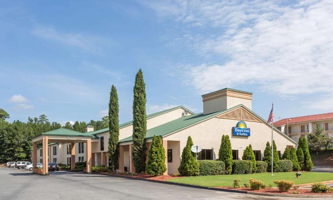 Peachtree Corners Hotel | Days Inn & Suites by Wyndham Peachtree Corners Norcross