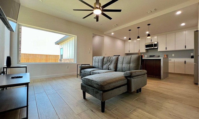 Brownsville Condo | Daytona Beach A - Modern & Cozy 3BD/2.5BA - WiFi